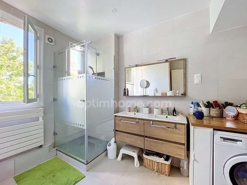 Appartement à LA GARENNE-COLOMBES