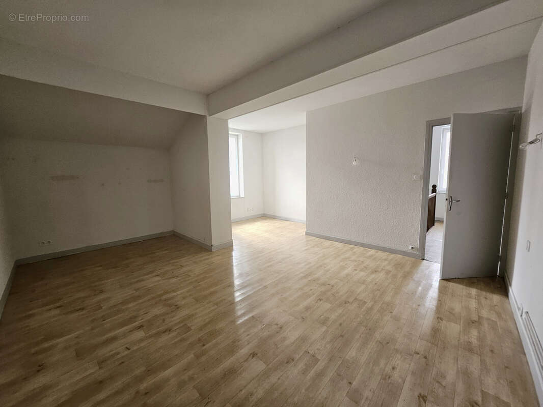 À VENDRE   Charmante Villa T4 de 122 m2 avec sous-sol complet et terrain arboré de 665 m2 ! - photo 12
