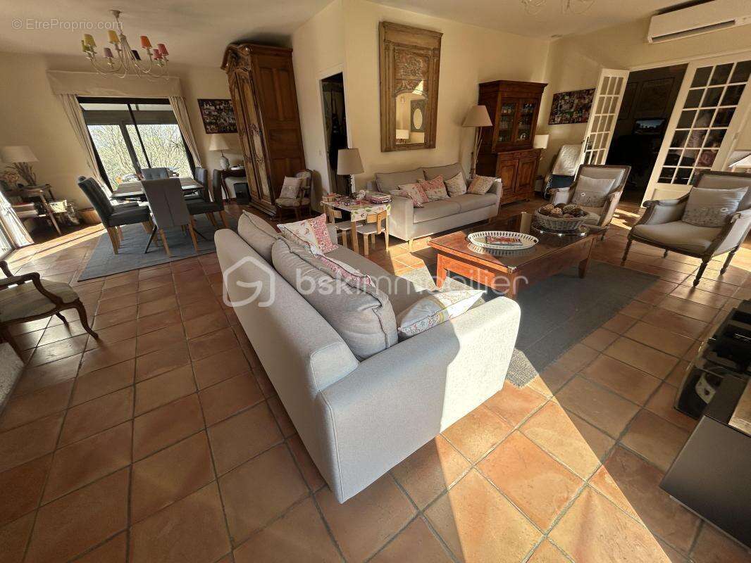 Belle maison plain pied - 4/5 chambres - veranda - piscine - terrain - photo 7