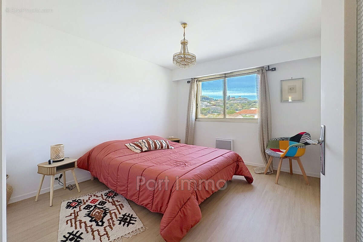 Appartement à SAINT-LAURENT-DU-VAR