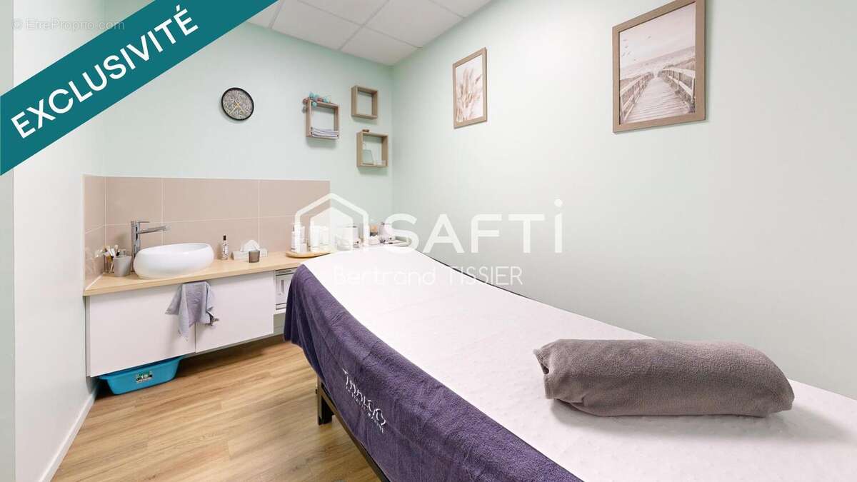 Photo 2 - Commerce à LE MARIN