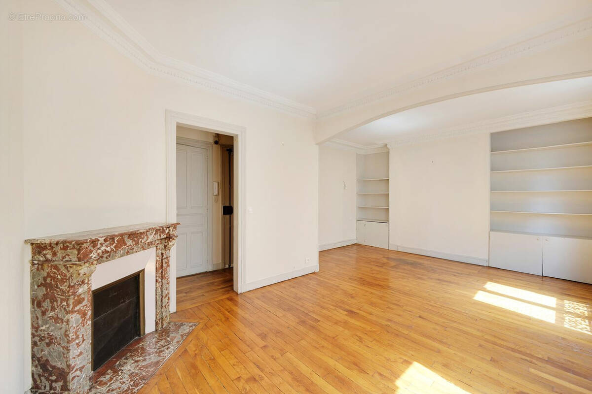 Appartement à PARIS-14E