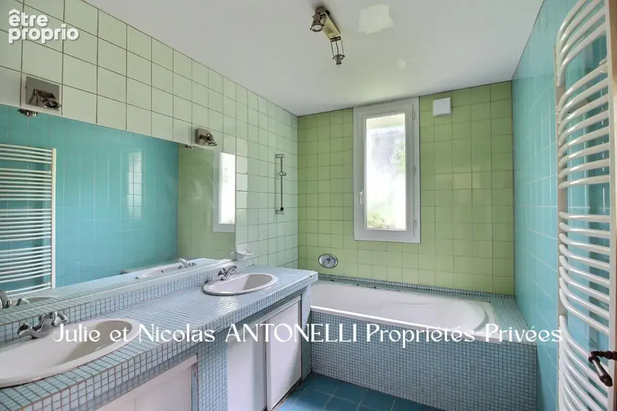 LA FOUILLOUSE (42480) Maison en pierre 212m² habitables 6 chambres garage et jardin - photo 14