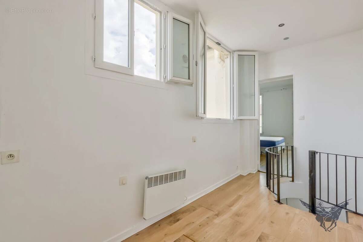 Appartement à PARIS-14E
