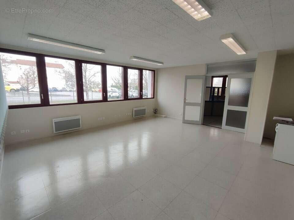 Commerce à SAINT-QUENTIN-FALLAVIER