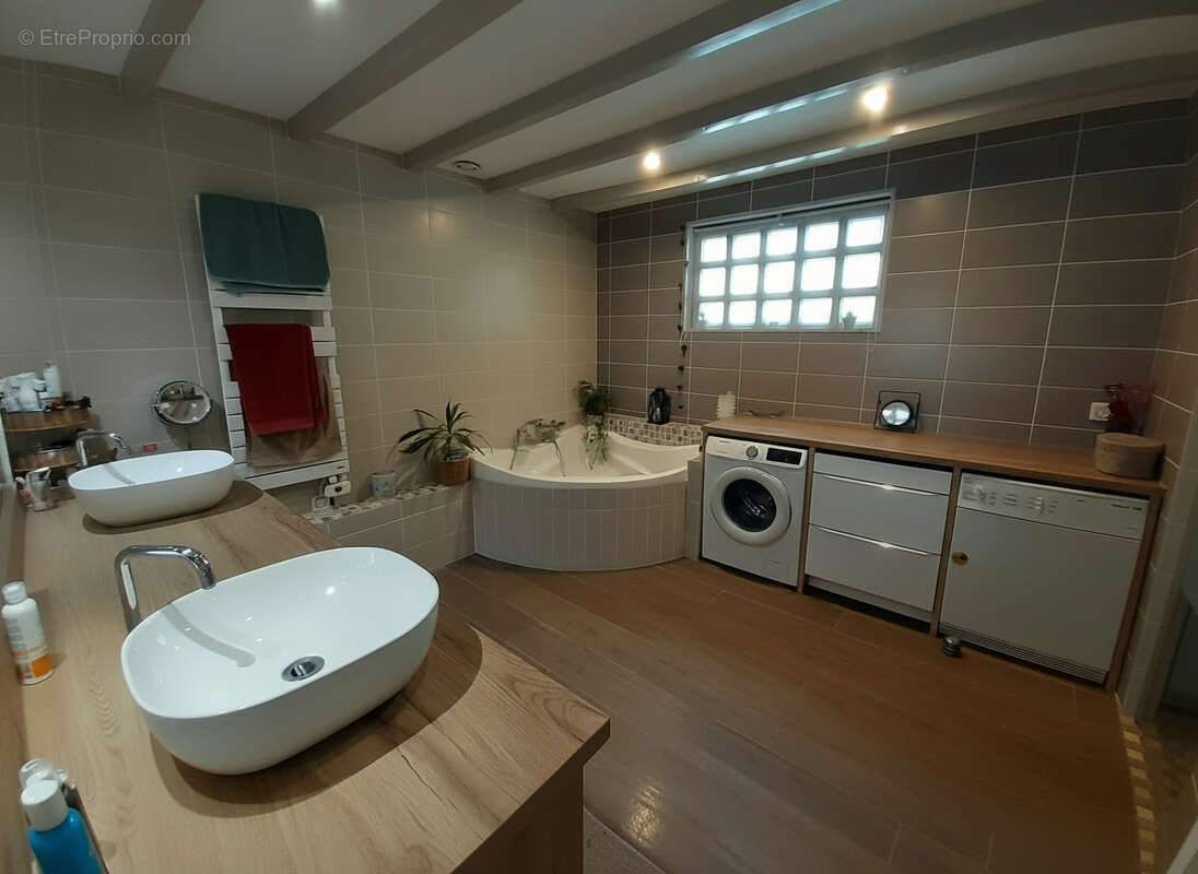 Maison de plain-pied avec dépendance et piscine de 140 m² - Quartier recherché à Mont-de-Marsan - photo 6
