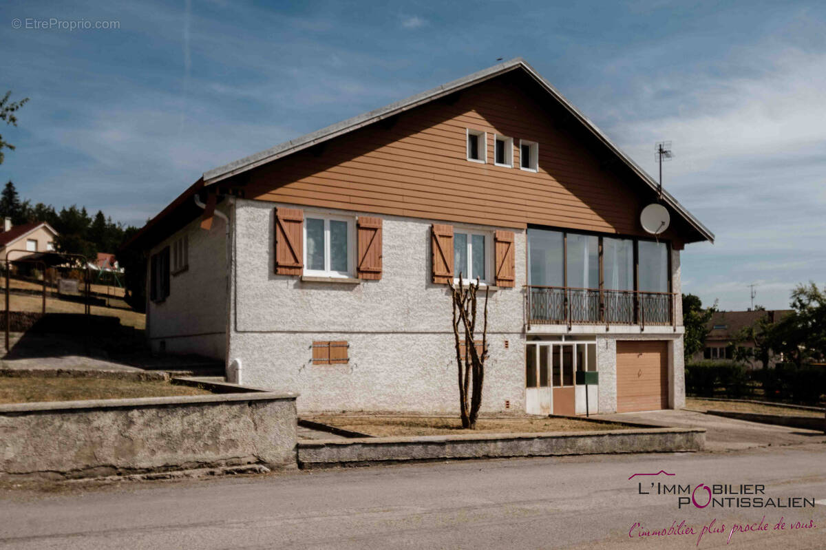Maison à VAUX-ET-CHANTEGRUE
