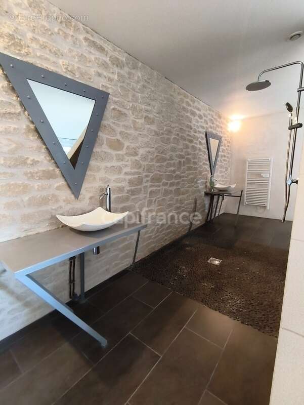  RARE À LA VENTE – Propriété d’exception avec piscine et fort potentiel  - photo 12
