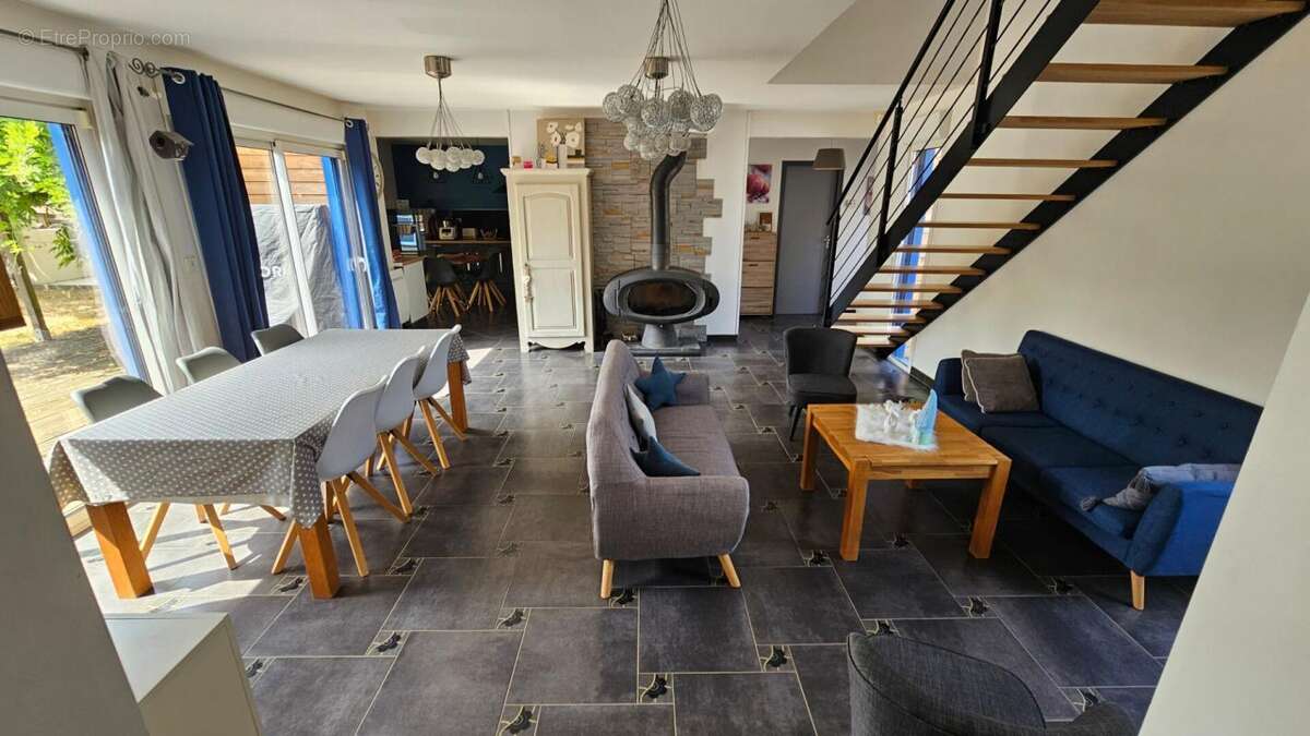 Houdan 3 mn / Maison familiale ossature bois de 195 m2 avec dépendances et piscine - photo 6