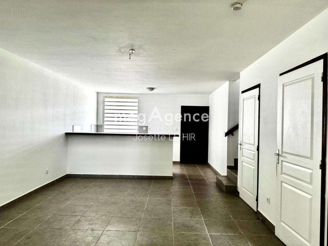 Appartement à REMIRE-MONTJOLY