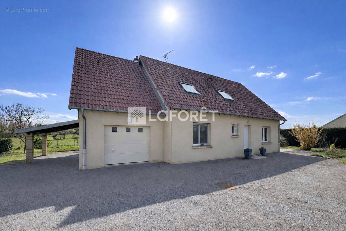 Maison à GRAY-LA-VILLE