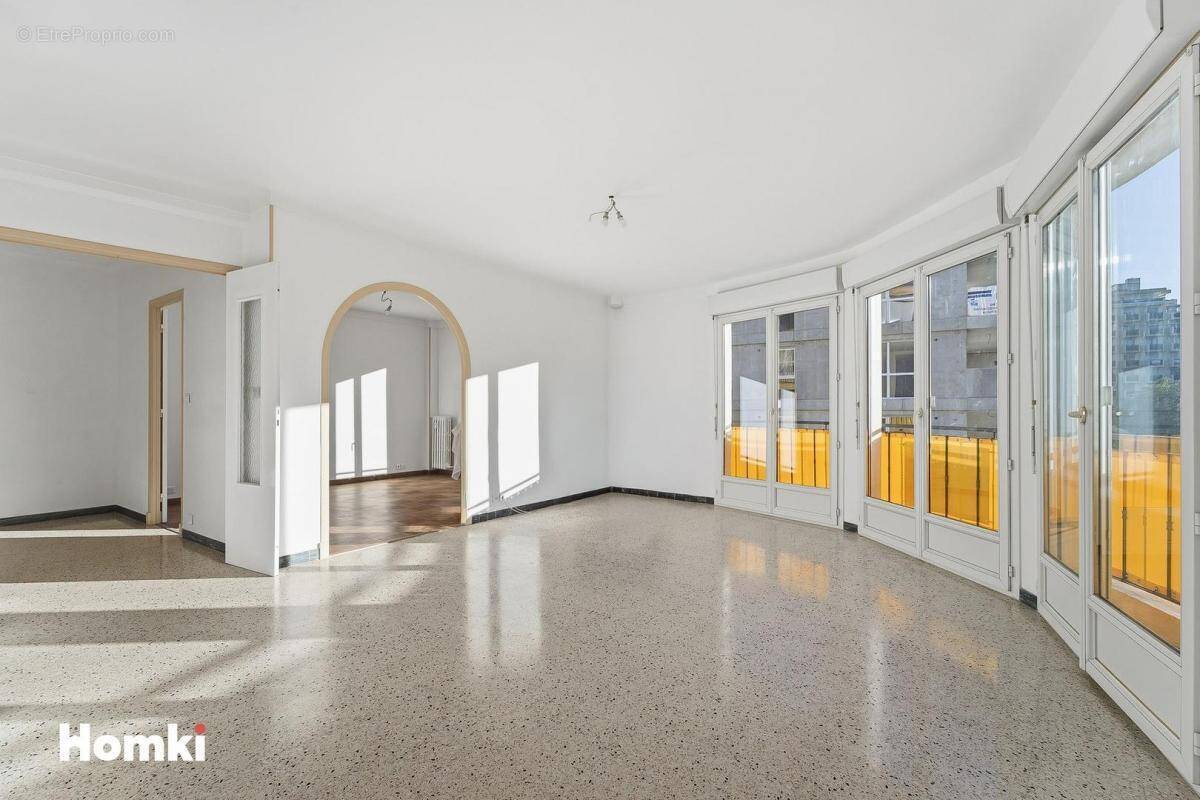 Appartement à SAINT-LAURENT-DU-VAR