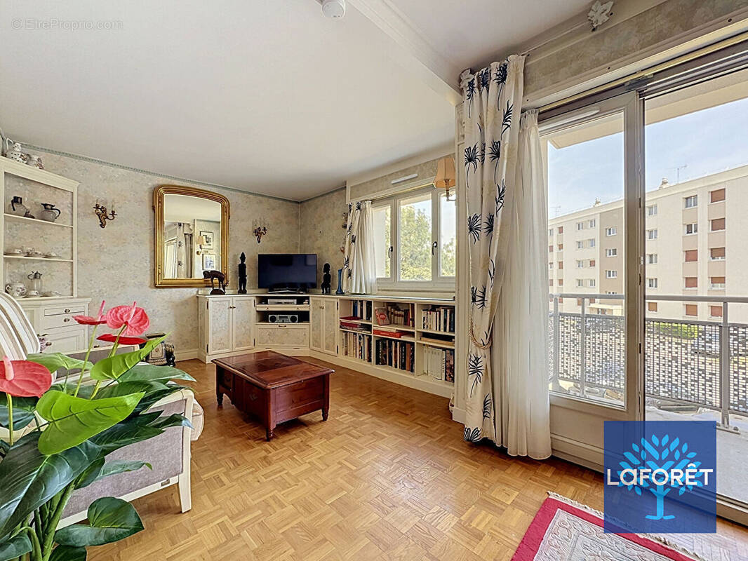 Appartement à CHILLY-MAZARIN