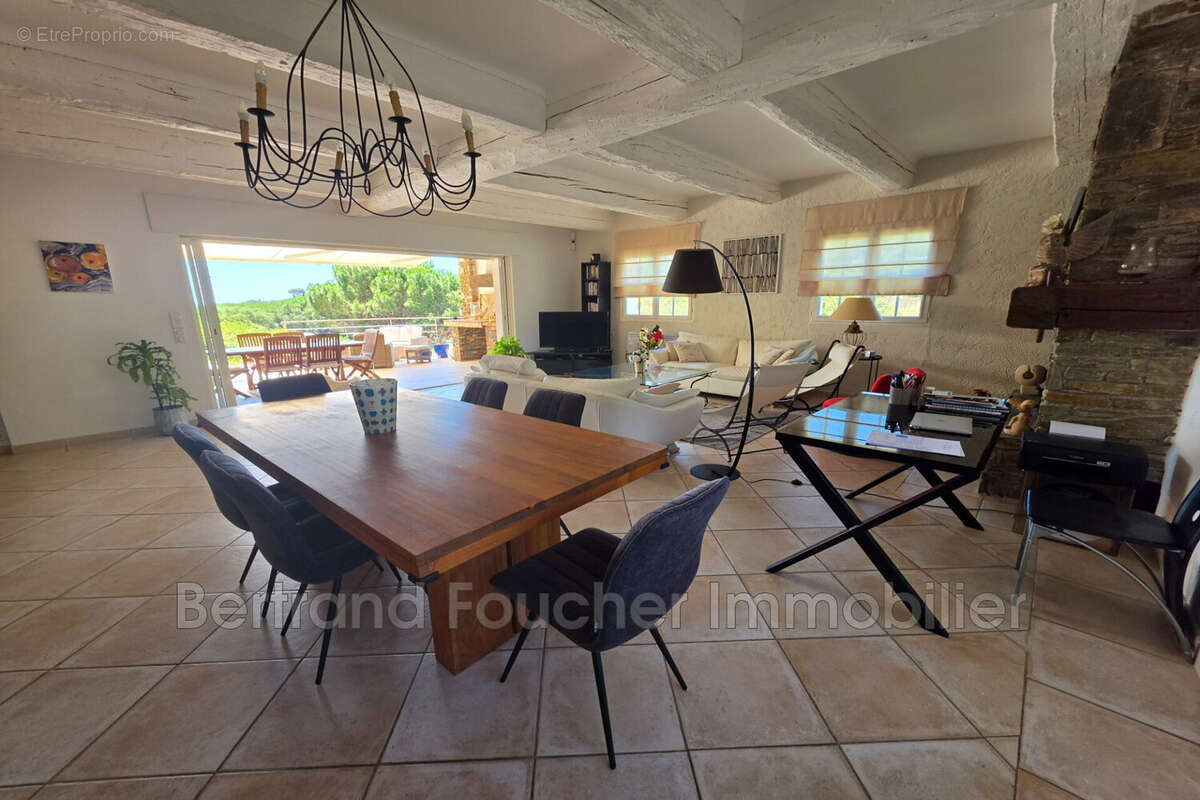 Maison 207 m² à Cavalaire-Sur-Mer  - photo 9