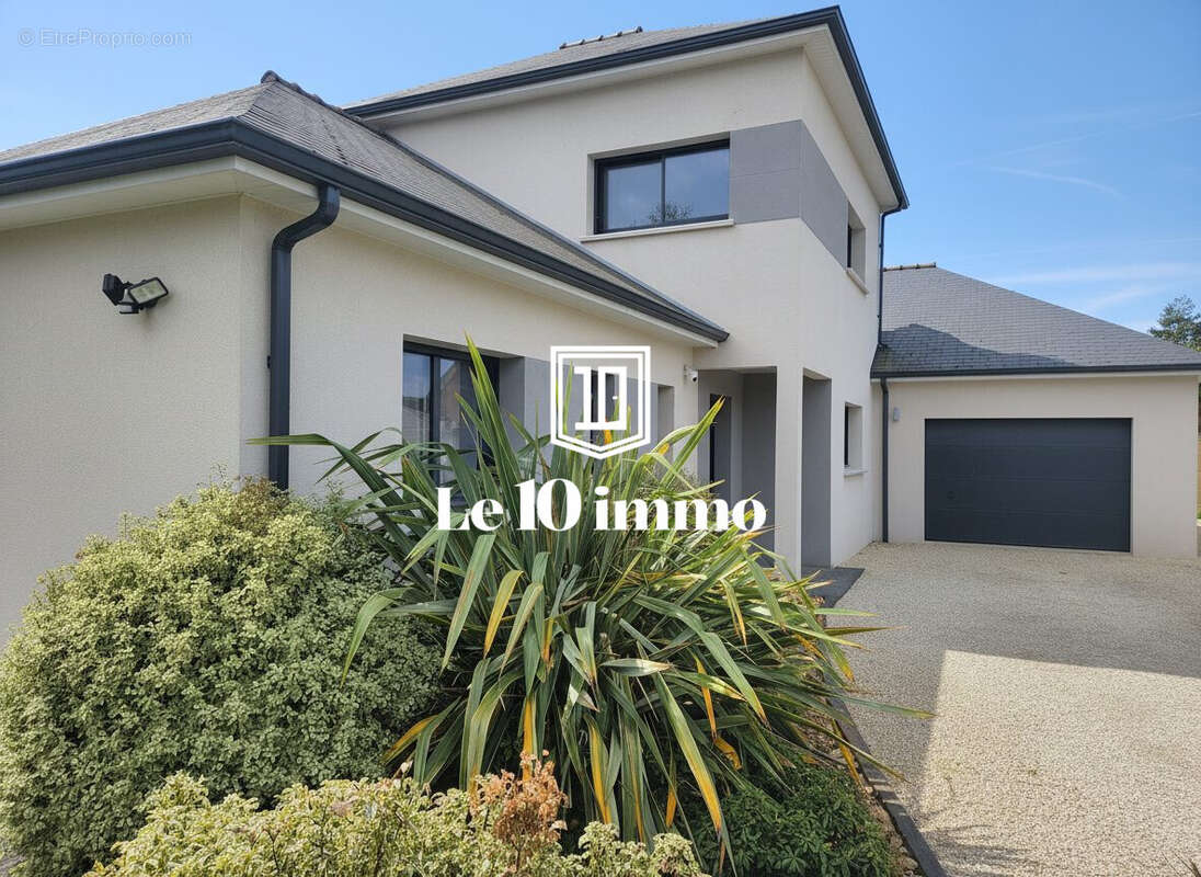 Extérieur - Allée - Maison à DISTRE