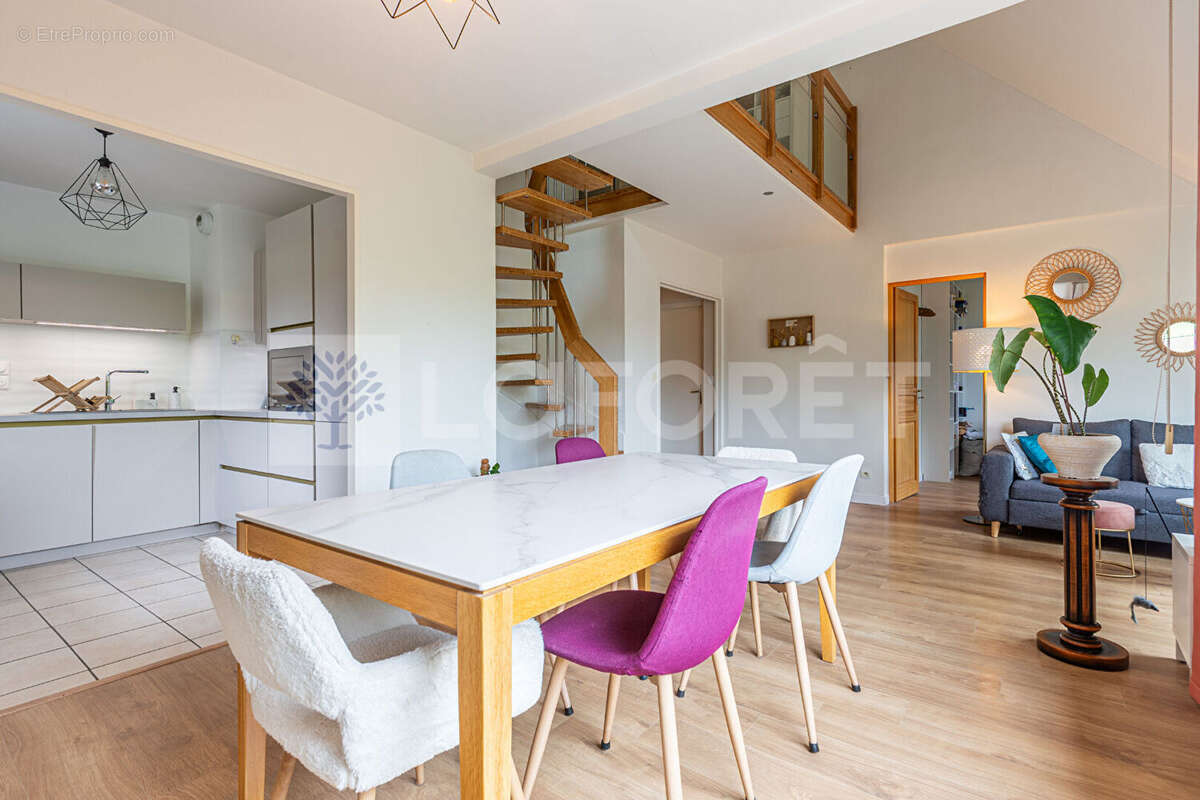 Appartement à POISY