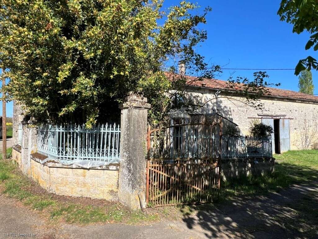 Maison à RUFFEC