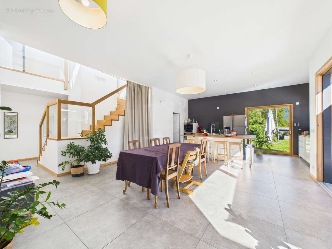 Maison à VIVIERS-DU-LAC