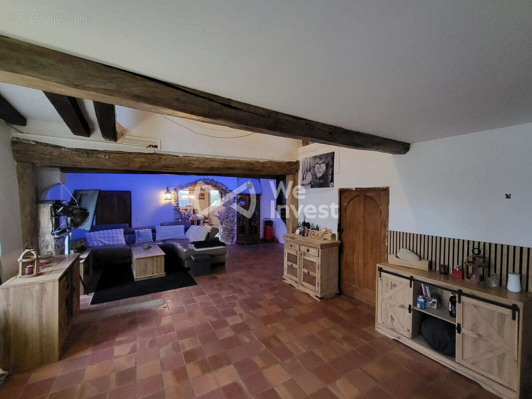 Maison à SAINT-DENIS-LES-REBAIS