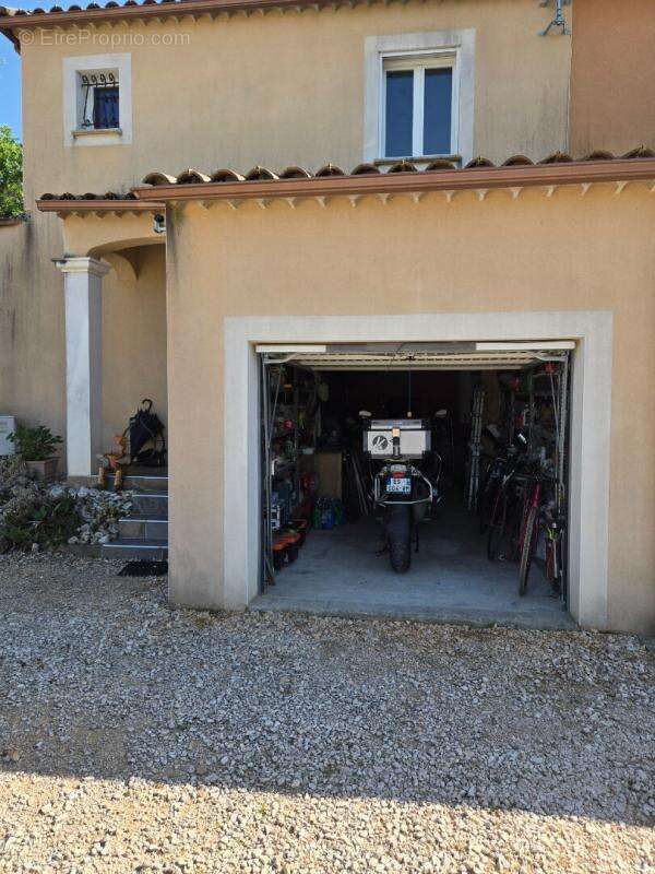 Villa avec piscine, dans un cadre résidentiel prisé - photo 11