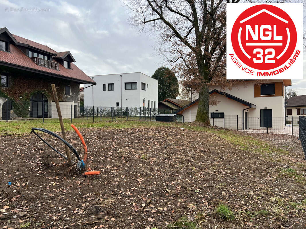 Terrain à VILLY-LE-PELLOUX