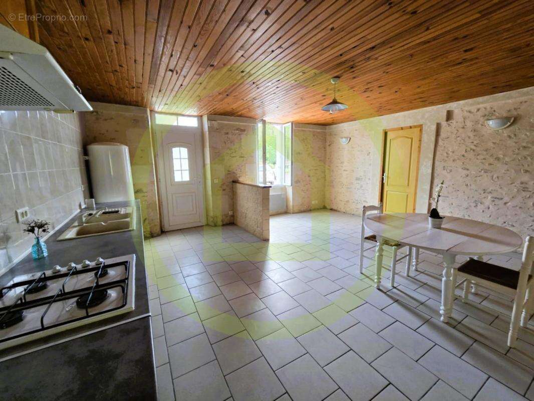 Maison à SAINT-CIERS-SUR-GIRONDE