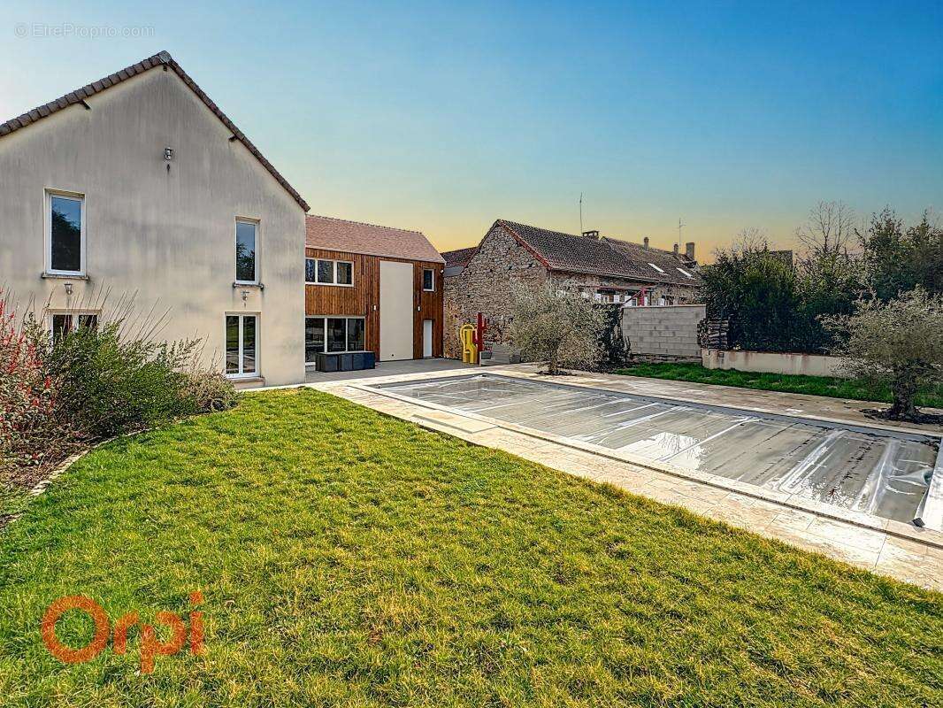 Maison à DUN-LE-POELIER