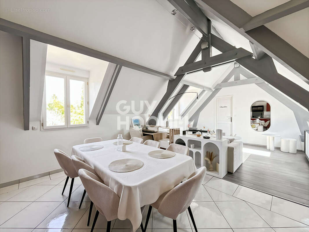 Appartement à FONTENAY-TRESIGNY
