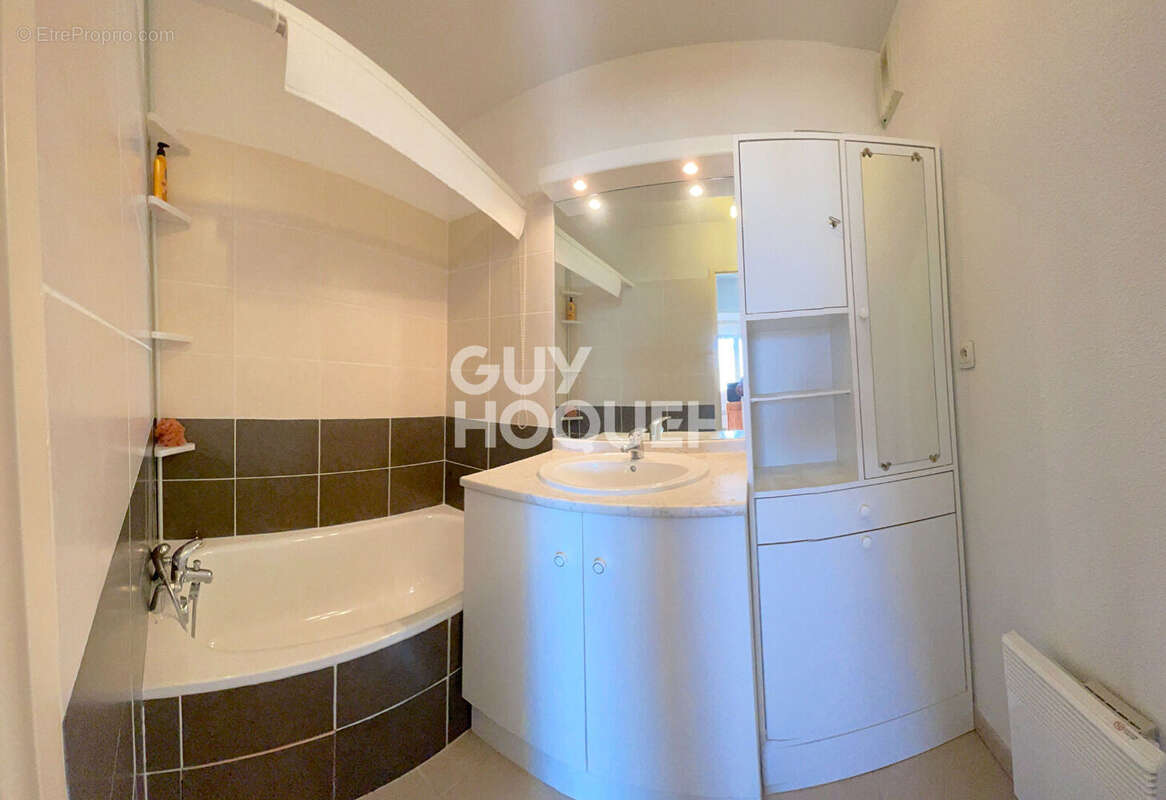 Appartement à BEAUZELLE