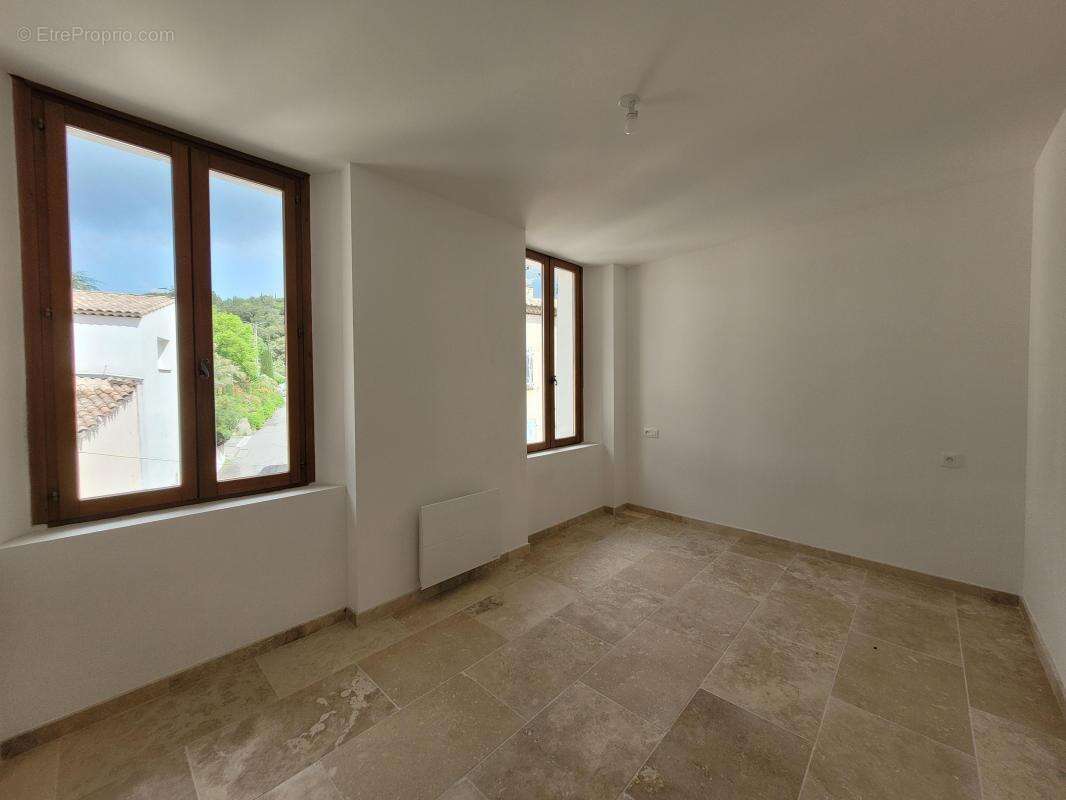 Appartement à GREOUX-LES-BAINS