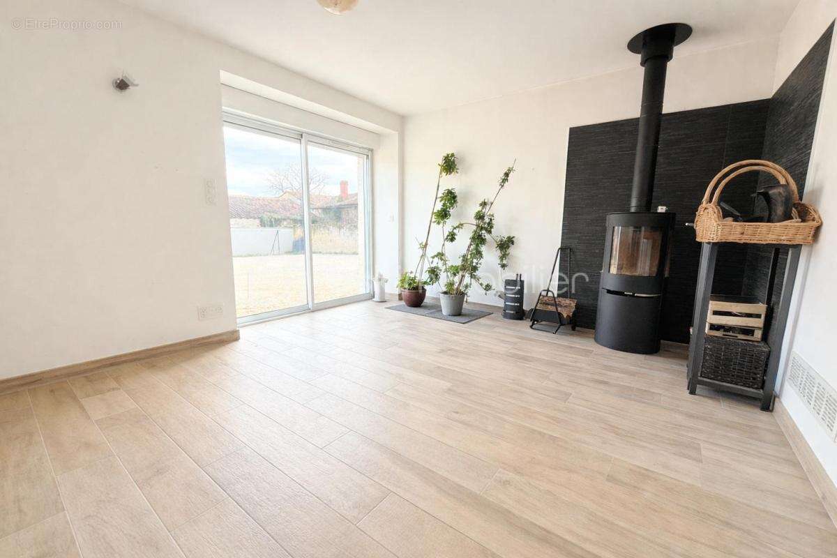 maison en pierre 4 chambres et garage - photo 3