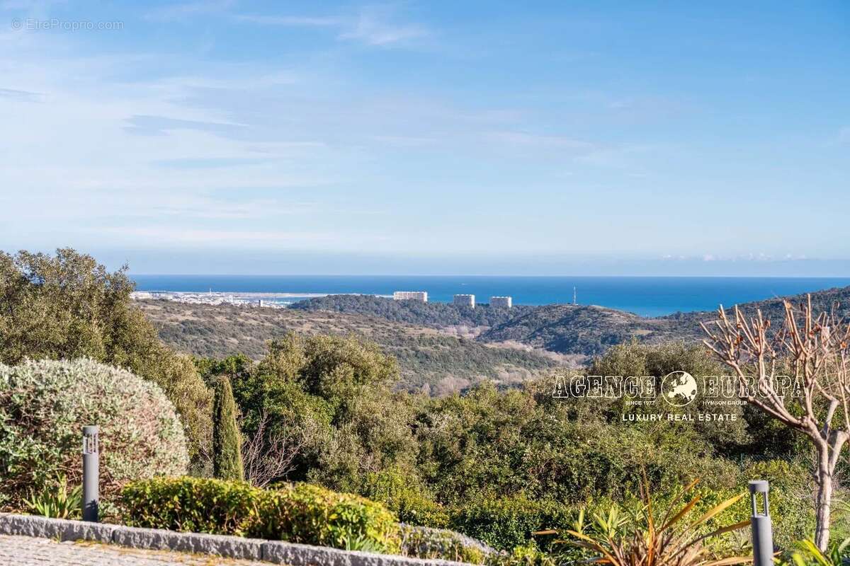 Maison à ROQUEFORT-LES-PINS