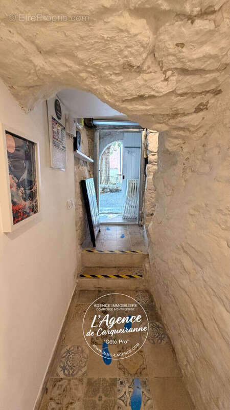 A vendre murs commerciaux vide 24,94 m2 en excellent etat situe rue barbacane a hyeres - photo 4