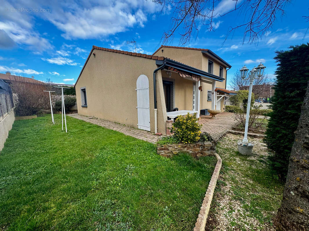Maison à DAVEZIEUX