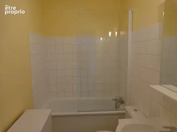 LAVAL Avesnières, un immeuble de rapport comprenant 6 studios. - photo 10
