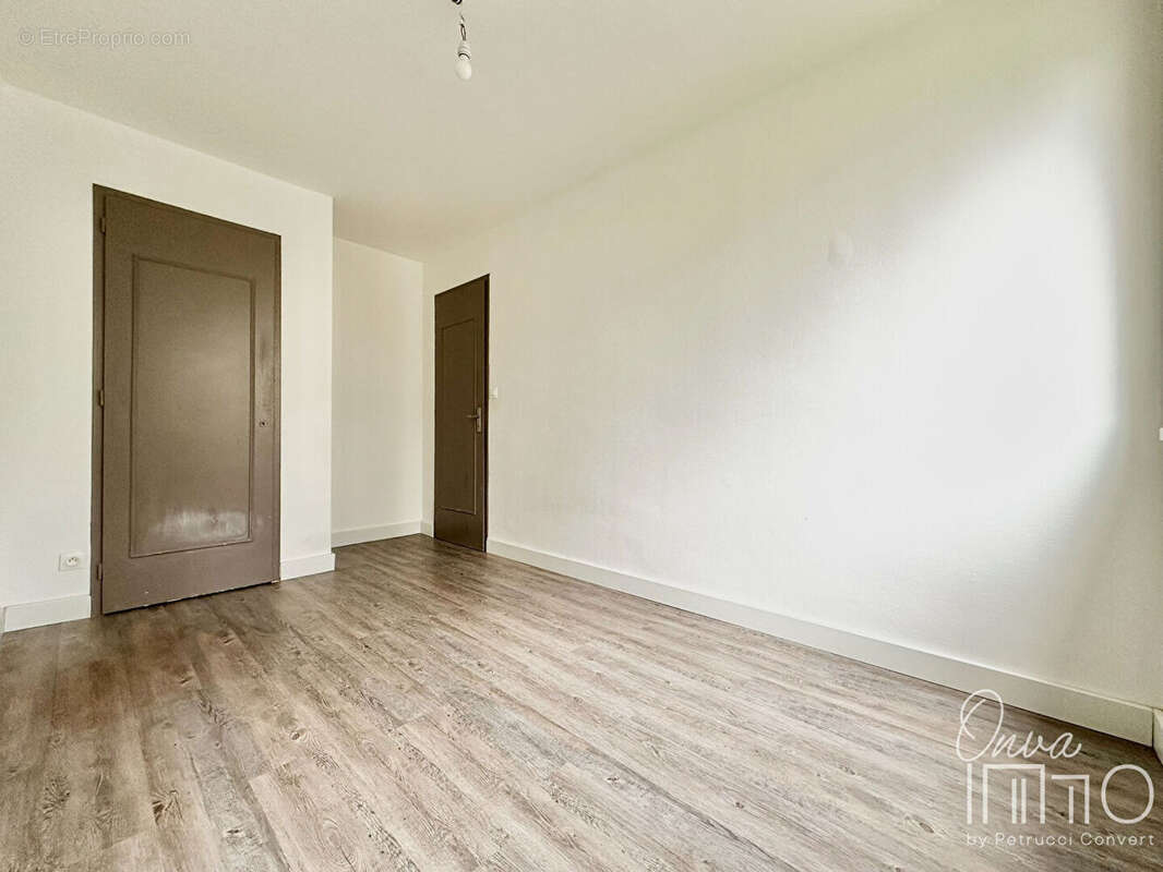 Appartement à NEUVILLE-SUR-SAONE