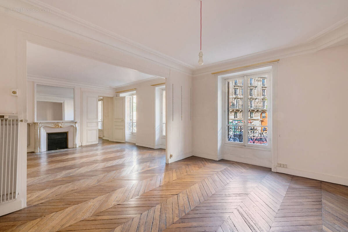 Appartement à PARIS-8E