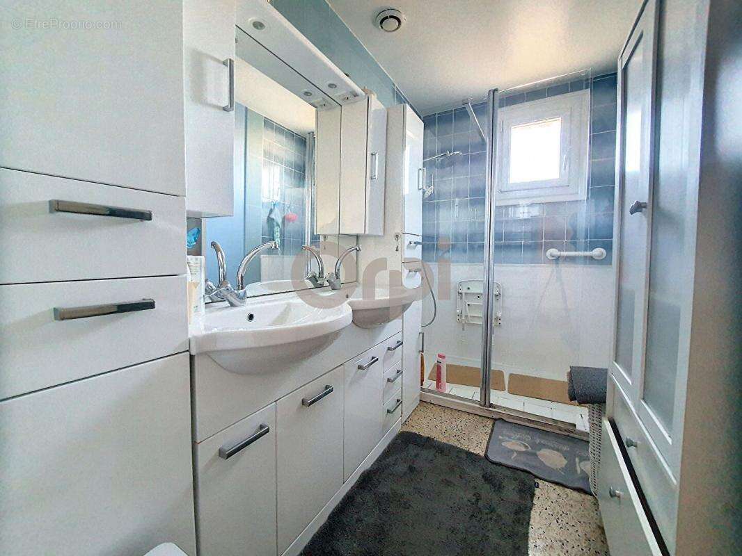 Proche centre ville, maison de plain pied, 6 pièces 116 m2, garage à FLAYOSC - photo 9
