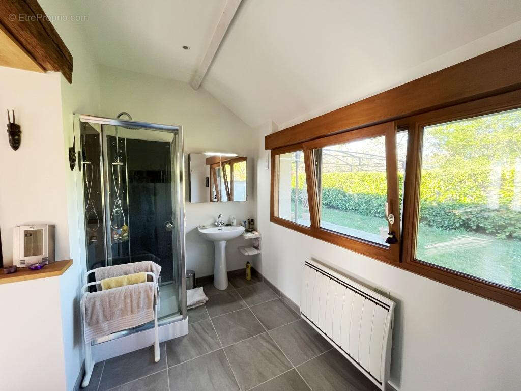 Maison à VILLENEUVE-SUR-YONNE