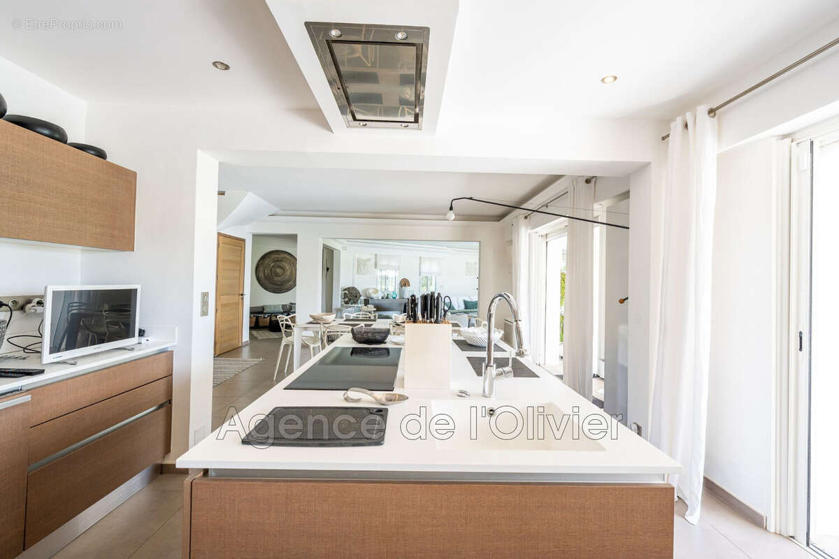 Maison 225 m² à Valbonne  - photo 6