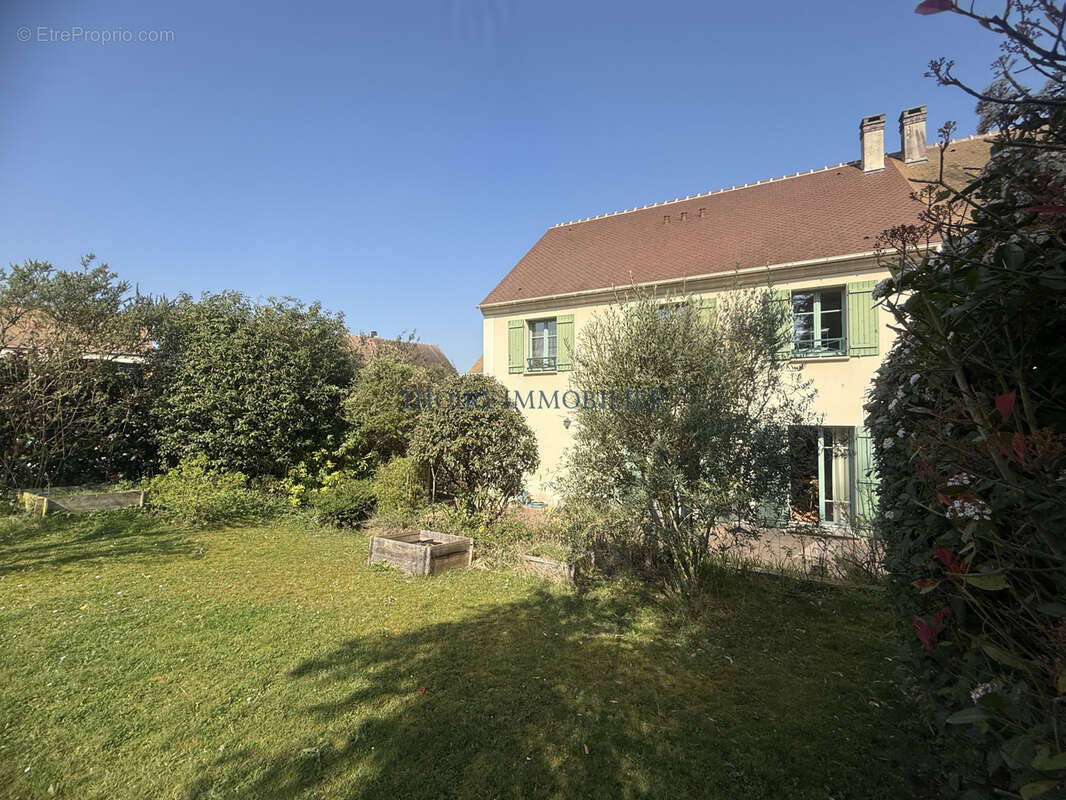 THOIRY. Maison traditionnelle de 127 m2 habitables sur 530 m2 de terrain - photo 2