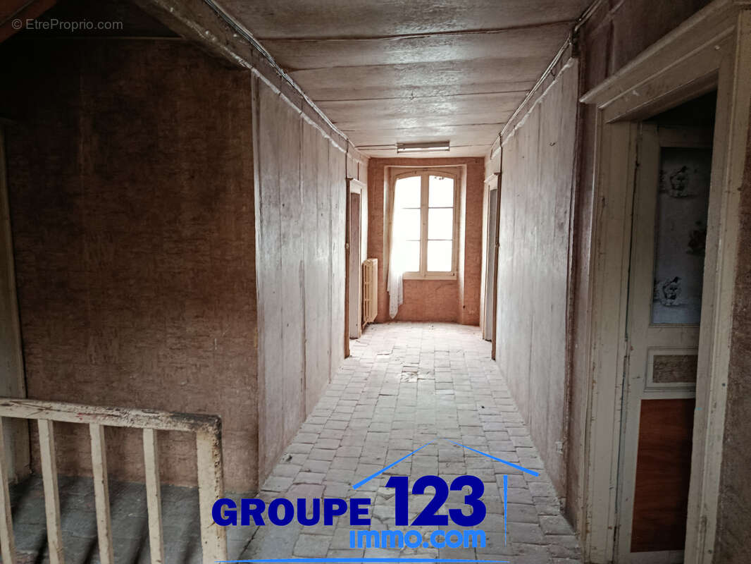 Maison à LA FERTE-LOUPIERE