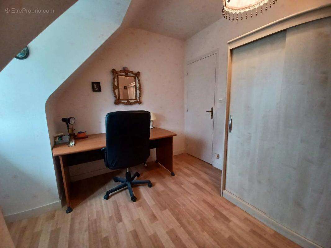 Maison à CLEDEN-POHER