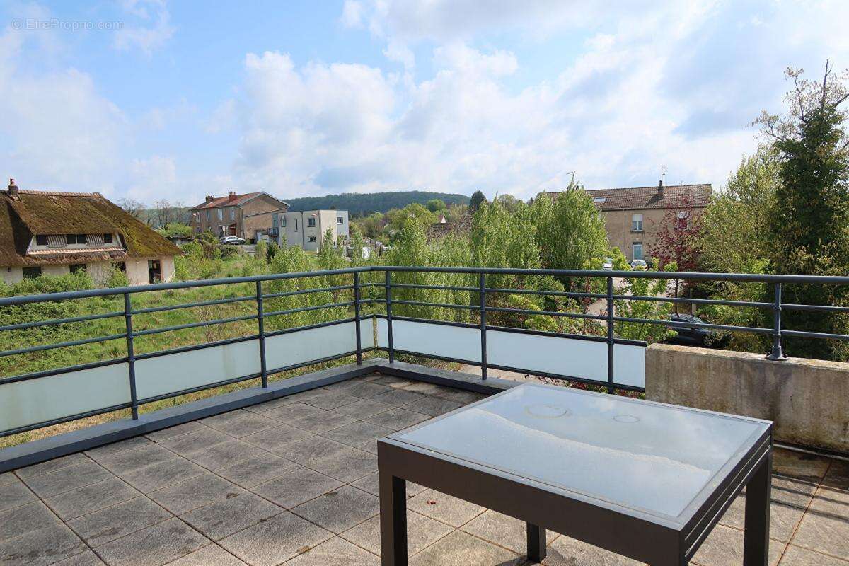 Appartement à MISEREY-SALINES