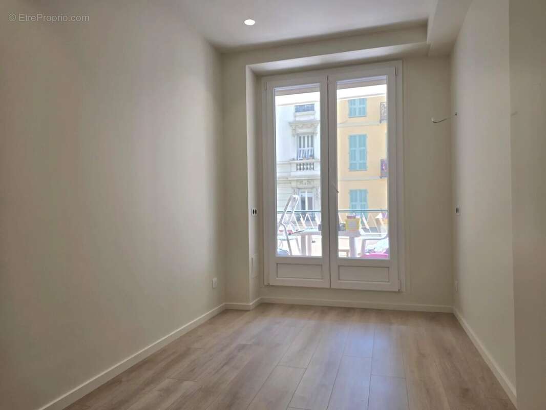 NICE – CARRÉ D’OR  3 piéces renové, grande terrasse sud, à deux pas de la mer - photo 7