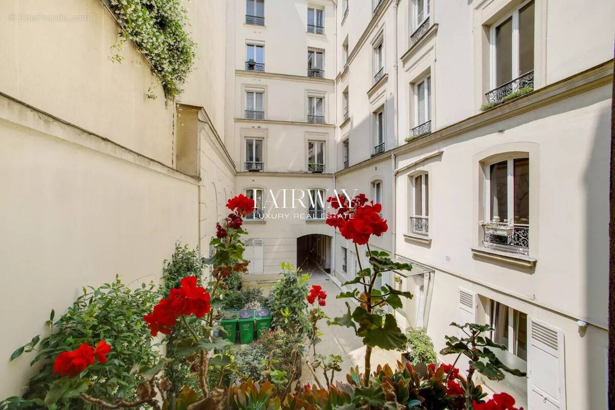 Appartement à PARIS-8E