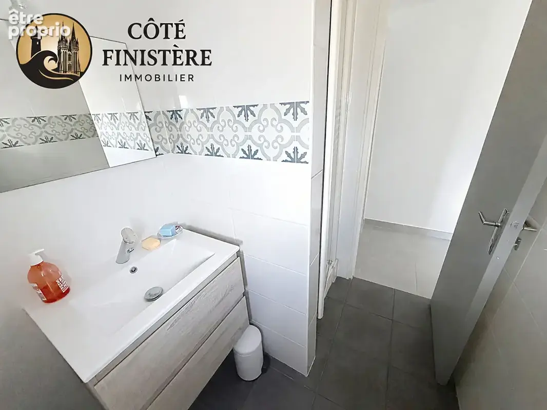 LOCTUDY - Une belle propriété au coeur du bourg, avec maison indépendante et jardin ! - photo 14