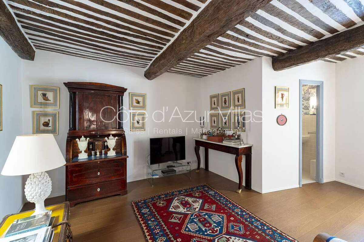 Maison à CHATEAUNEUF-GRASSE