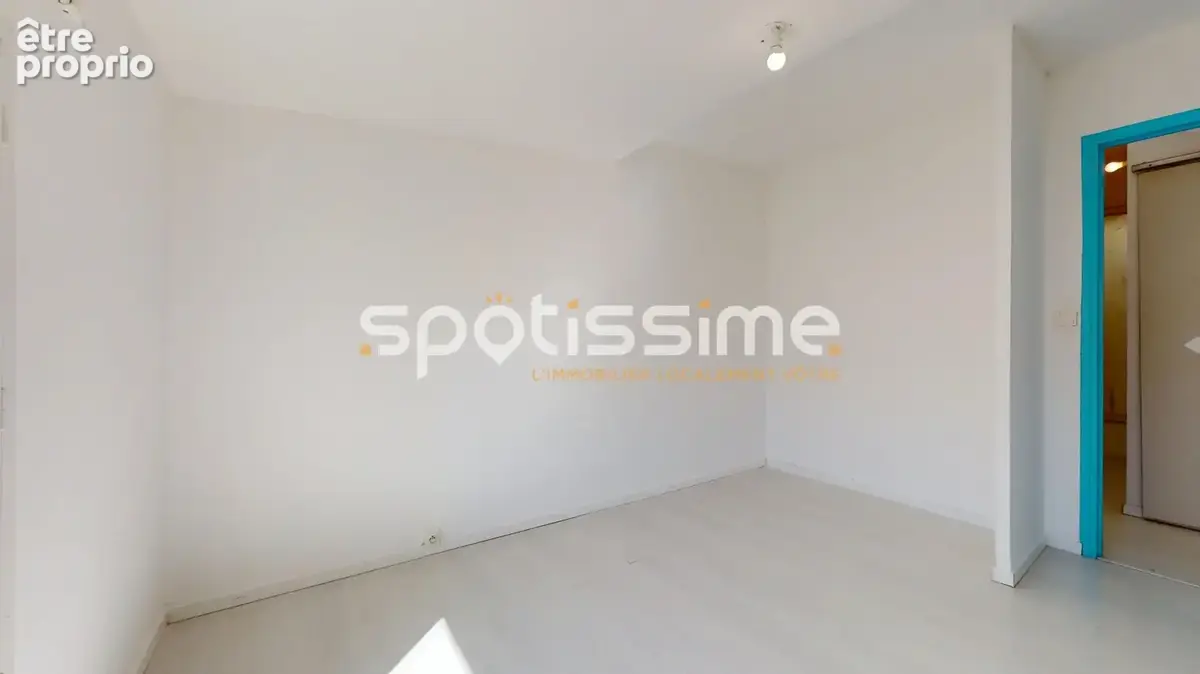 Pomérols  maison de village t3 90 m²  balcon  vue sur les toits et le clocher - photo 6