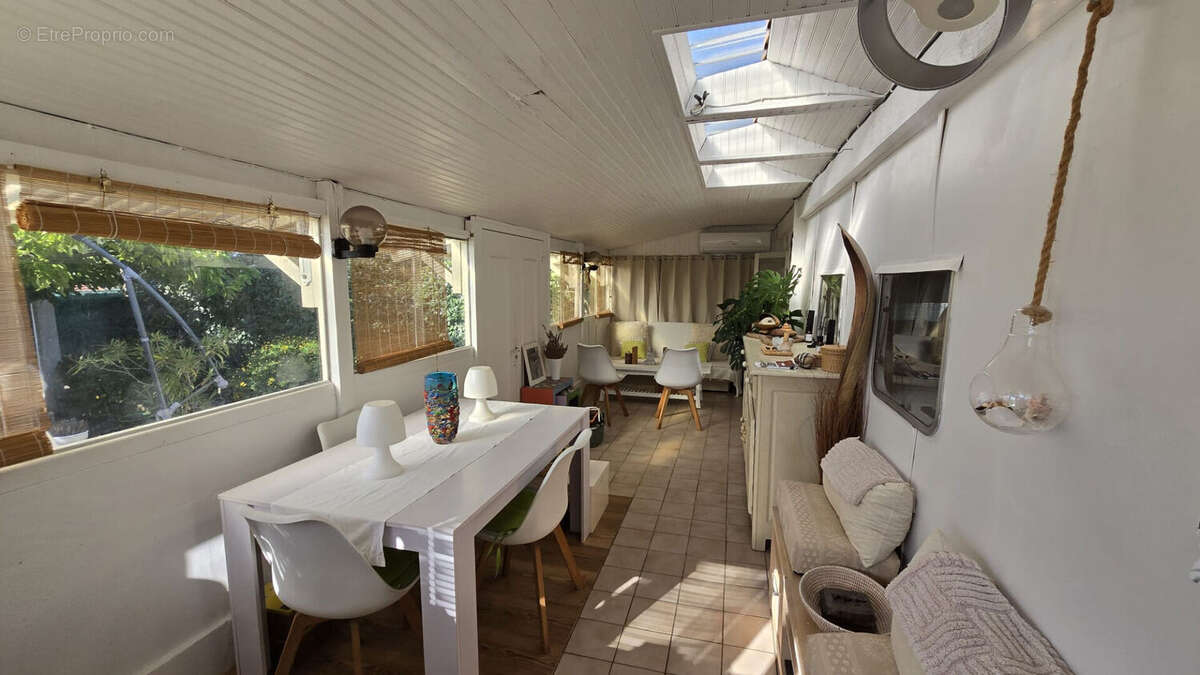 Maison à LE CASTELLET